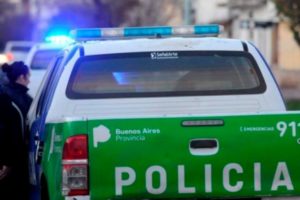 El hombre que intentó atropellar a su pareja sigue detenido en Batán