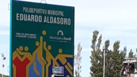 Ya retiraron el nombre de Eduardo Aldasoro de los carteles del Polideportivo Municipal de Tandil