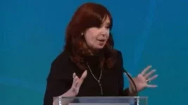 La indirecta de Cristina Kirchner para Alberto Fernández: “Que te pongan la banda y te den un bastón no es poder”