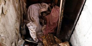 “Genocidio”: Aparecen cientos de cadáveres en las afueras de Kiev; “Asesinos, carniceros”