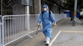 Un gran ciudad de China cancela vuelos y hace test masivos por un caso de coronavirus