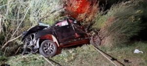 Misterioso accidente: dos hombres volcaron con su camioneta y los encontraron abrazados en una cueva