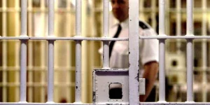 Dos presas quedaron embarazadas en una cárcel de mujeres: tuvieron relaciones con una interna trans