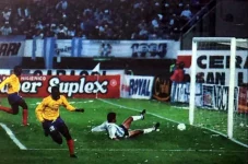 Freddy Rincón, de verdugo de Argentina a pelear por su vida