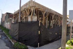 Trabajador de la construcción resultó herido al caerse el paredón de una obra en construcción