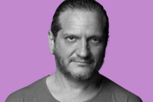 Darío Sztajnszrajber presenta “Deconstrucciones” en la Sala Piazzolla