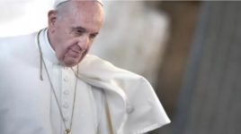 El Papa Francisco debe guardar reposo por dolor en una pierna