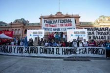 Reclamos al Gobierno en el cierre en Plaza de Mayo de la masiva Marcha Federal
