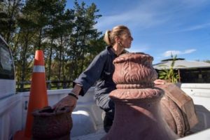 El municipio recuperó bases ornamentales del antiguo alumbrado público