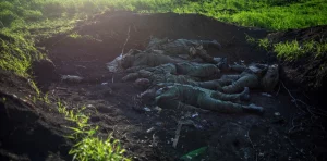 Encuentran decenas de cadáveres de soldados rusos abandonados en Ucrania En la región de Ki