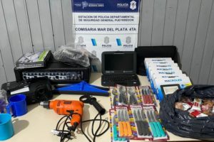 Detienen a una mujer que robó en la Escuela Especial 514