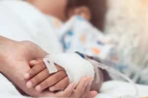 Un estudio científico vinculó la hepatitis aguda grave en niños con el Covid-19