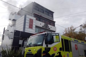 Voraz incendio se registró en el colegio Alberto Schweitzer