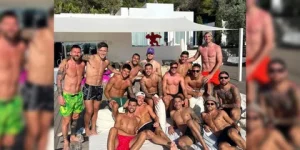 “Te dije que se pasaba”, Dibu Martínez se animó a un clavado en el cumpleaños de Paredes pero no le salió como pensaba