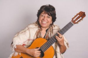 La guitarrista Silvia Castro celebra 50 años con la música