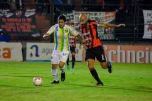 En un partido clave por el descenso, Aldosivi se trajo una derrota