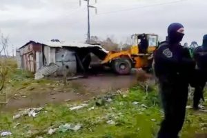 Derribaron un búnker de venta de droga en el barrio Autódromo