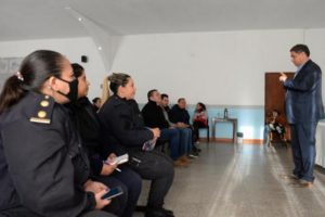 Dictan curso de lengua de señas a policías