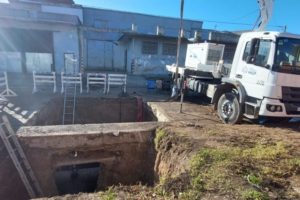 Realizan el empalme de cañerías de agua para potenciar el servicio en el sur de la ciudad