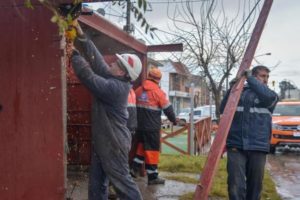 Retiraron un puesto de diarios abandonado en Fortunato de la Plaza