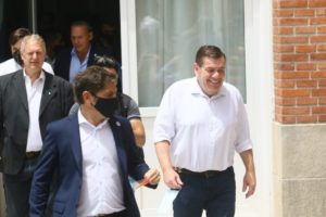 Montenegro en campaña arrancó de “patada voladora” pero de mandíbula floja