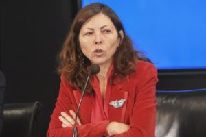 Télam, 11072022 Buenos Aires: La ministra de Economía, Silvina Batakis, afirmó esta mañana, en el marco de una conferencia de prensa que ofrecía en el Palacio de Hacienda, que "se mantienen las metas acordadas con el FMI" en el marco del entendimiento para la refinanciación de la deuda por más de u$S 44.000 millones contraída durante la gestión de Mauricio Macri.Foto: Gustavo Amarelle
