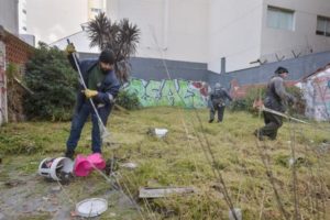 En el marco del programa “Propietario responsable” limpian un terreno de Nueva Pompeya