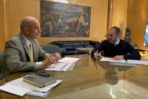 Además de Guzmán renunció el secretario de Hacienda