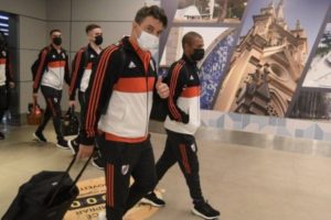 Por la niebla, River quedó varado en la ciudad