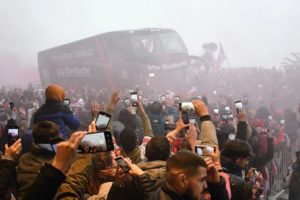 River llegó a la ciudad y fue recibido por cientos de hinchas