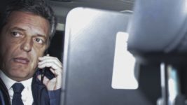 A pasar la gorra: Massa necesita unos 5.000 millones de dólares sólo para navegar la crisis