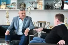 A Montenegro se le cae un sponsor: Chiqui Tapia comprometido penalmente