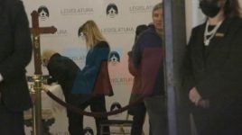 Dolor por la muerte de Carlitos Balá: familiares, amigos y fanáticos lo despidieron en la Legislatura porteña