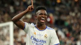 “No voy a parar de bailar”: Vinicius acusó de racistas a quienes detestan su forma de celebrar