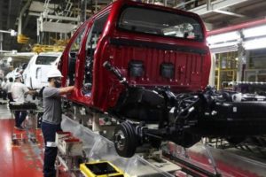 Toyota se suma a Ford y suspende la producción por la escasez de neumáticos