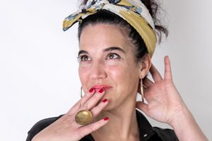 Natalia Carulias trae a la ciudad su nuevo unipersonal “Estamos vivos de pedo”