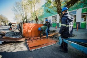 La Municipalidad ya retiró de la vía pública 73 escaparates en desuso