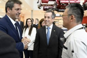 Massa amenazó con abrir las importaciones si no se resuelve el conflicto en el sector de los neumáticos