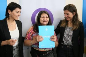 Raverta y Mayra Mendoza visitaron un punto de atención de ANSES