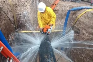 Destacan el rol de OSSE para atender urgencias por pérdidas de agua