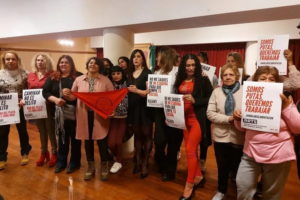 Zona roja en la puerta de un cementerio y multas de $ 780.000.-; parece  que no cierra