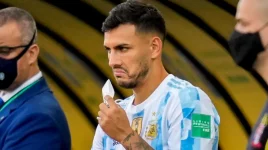 Paredes y Nico González salieron lesionados a un mes del debut en Qatar