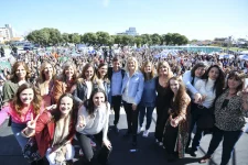 Axel Kicillof encabezó el inicio del encuentro de mujeres
