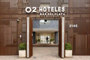 Exigen la reincorporación de la empleada de un hotel sindical, despedida por estar embarazada