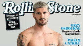 De Paul posó semidesnudo y habló de todo: Messi, Tini Stoessel, el Mundial y qué hace con el dinero