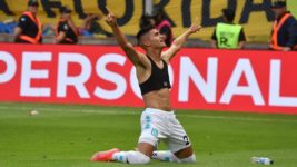 En un final escandaloso, Racing se llevó en el suplementario el trofeo de Campeones