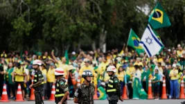 En medio de la escalada de violencia en Brasil, Bolsonaro les pidió a sus seguidores que liberen las rutas
