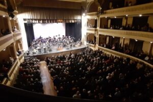 Helter Skelter y la Banda Sinfónica: Cuatro generaciones aplaudieron de pie