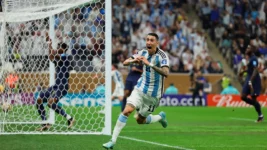 La redención de Di María, el crack rosarino que pensó en el retiro e hizo el mejor gol de la final
