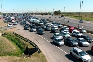 Unos 2.200 vehículos por hora transitan la Autovía 2 hacia la Costa Atlántica